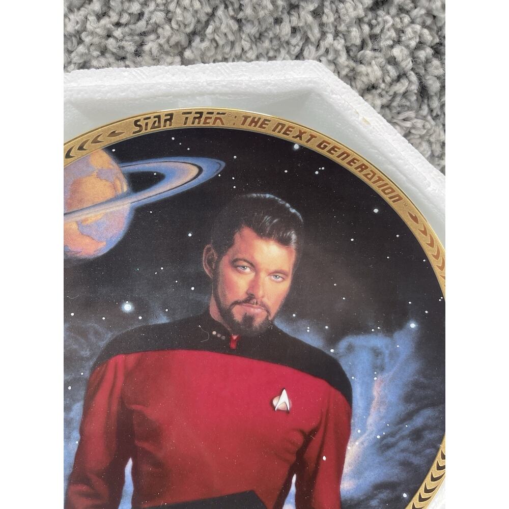 The Hamilton Collection Commander William T Riker Star Trek Plate Collection - Picture 3 of 12